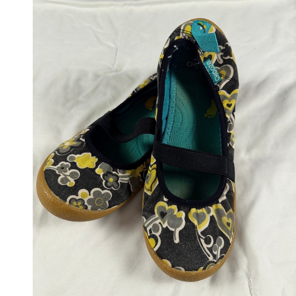 CHOOZE Women's Mary Jane Flats Mismatched Floral Heart Canvas Shoes Size 7